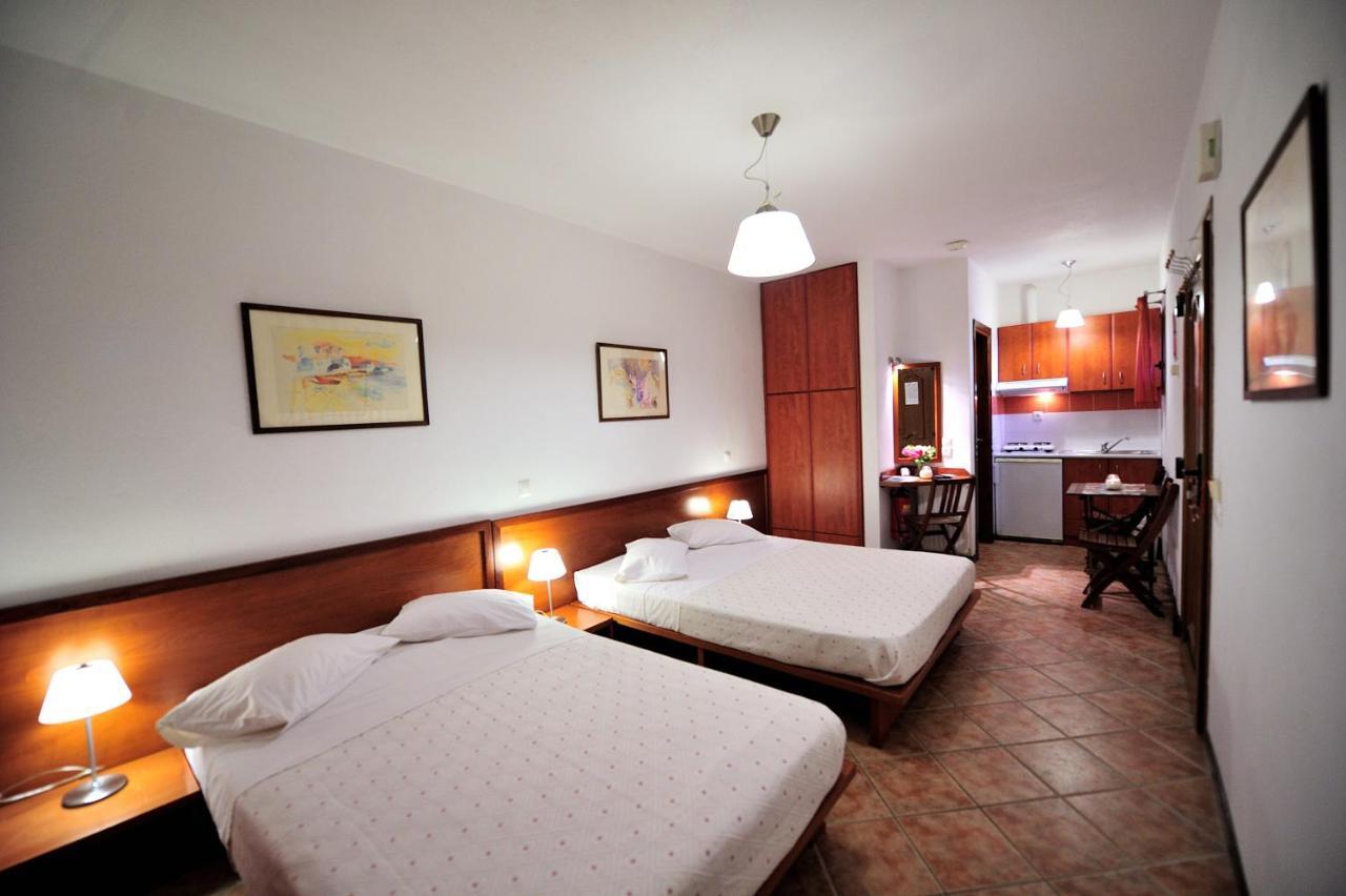 Eye Q Resort Seaview Skiathos Town Exterior photo