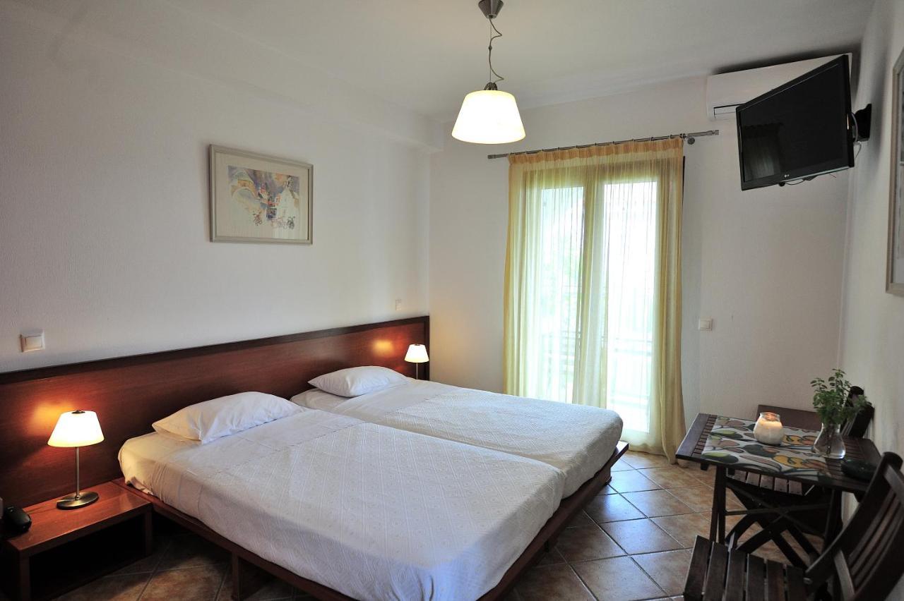 Eye Q Resort Seaview Skiathos Town Exterior photo