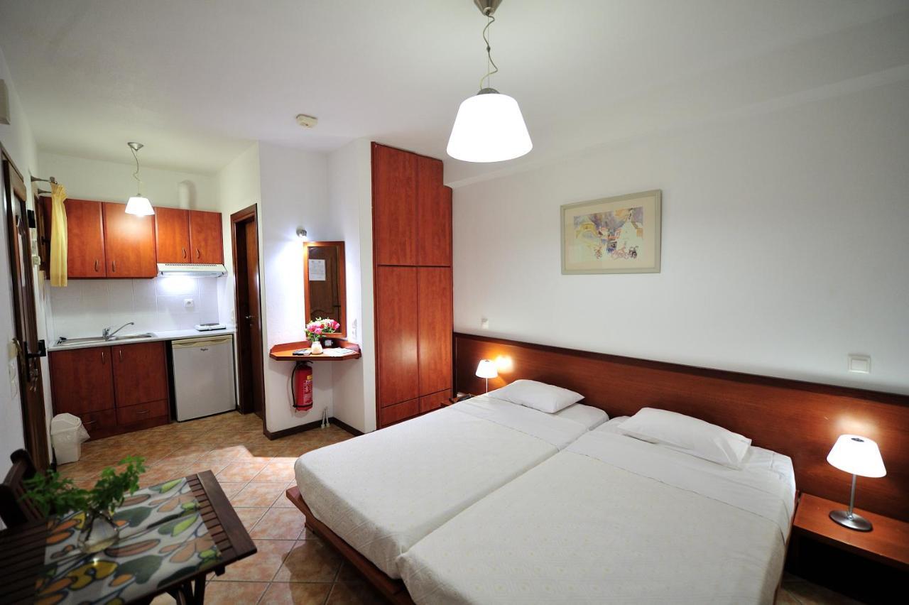 Eye Q Resort Seaview Skiathos Town Exterior photo